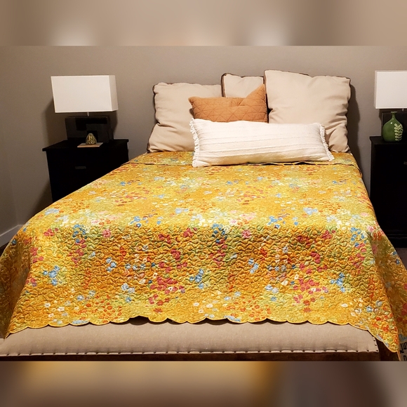 Cuddledown BEDDING SNOB Quilted Vermacelli Parcale,Yellow/Orange Petals, King, - Picture 1 of 14